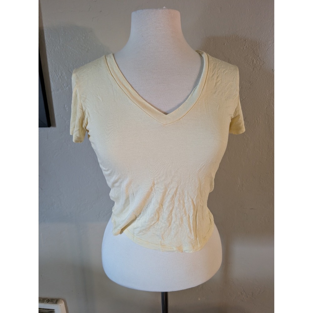 Butter Yellow V Neck Cropped‎ baby T sz M
